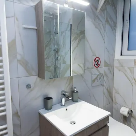 Stylish Brand New Near Megaro Mousikis Apartment *