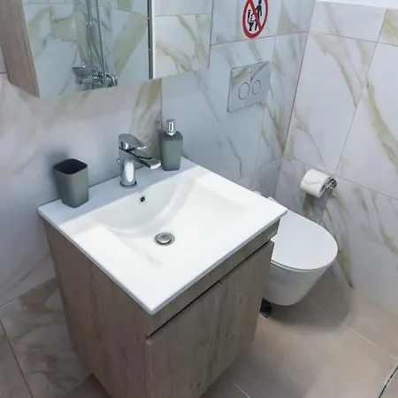 Apartment Stylish Brand New Near Megaro Mousikis *
